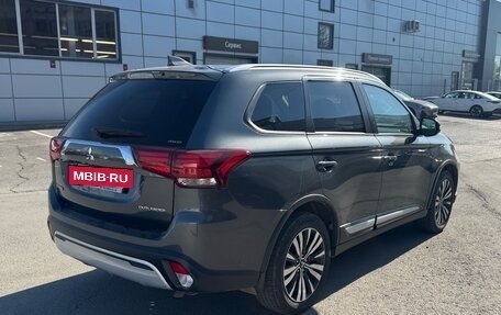 Mitsubishi Outlander III рестайлинг 3, 2019 год, 2 161 000 рублей, 6 фотография