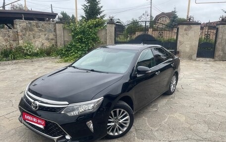 Toyota Camry, 2017 год, 2 250 000 рублей, 6 фотография