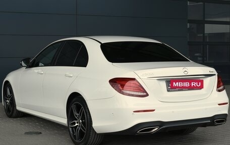 Mercedes-Benz E-Класс, 2018 год, 3 627 000 рублей, 4 фотография