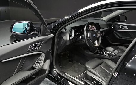 BMW 1 серия, 2021 год, 2 232 000 рублей, 15 фотография