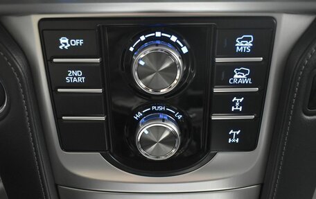 Toyota Land Cruiser Prado 150 рестайлинг 2, 2021 год, 7 280 000 рублей, 16 фотография