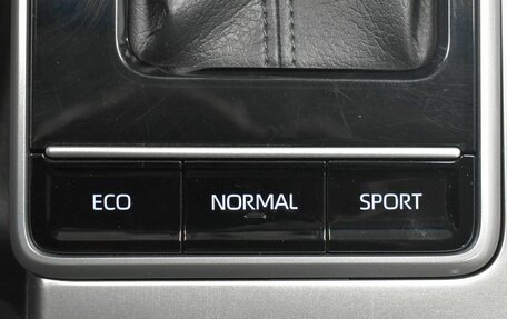 Toyota Land Cruiser Prado 150 рестайлинг 2, 2021 год, 7 280 000 рублей, 20 фотография