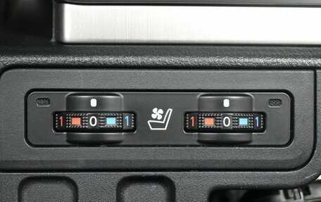 Toyota Land Cruiser Prado 150 рестайлинг 2, 2021 год, 7 280 000 рублей, 21 фотография
