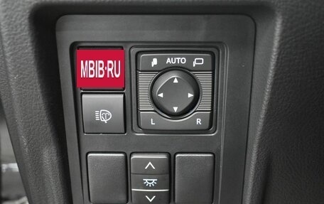 Toyota Land Cruiser Prado 150 рестайлинг 2, 2021 год, 7 280 000 рублей, 24 фотография