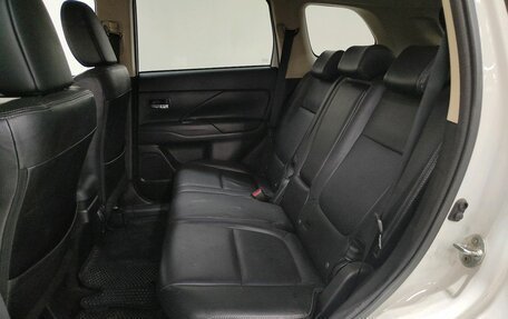 Mitsubishi Outlander III рестайлинг 3, 2013 год, 1 390 000 рублей, 8 фотография