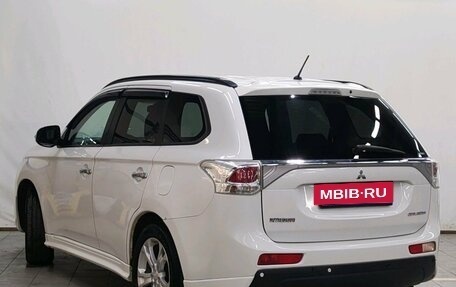 Mitsubishi Outlander III рестайлинг 3, 2013 год, 1 390 000 рублей, 4 фотография