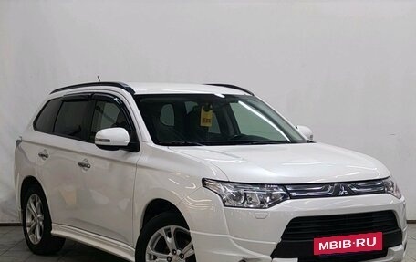 Mitsubishi Outlander III рестайлинг 3, 2013 год, 1 390 000 рублей, 2 фотография