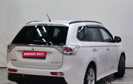 Mitsubishi Outlander III рестайлинг 3, 2013 год, 1 390 000 рублей, 3 фотография