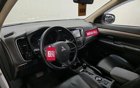 Mitsubishi Outlander III рестайлинг 3, 2013 год, 1 390 000 рублей, 6 фотография