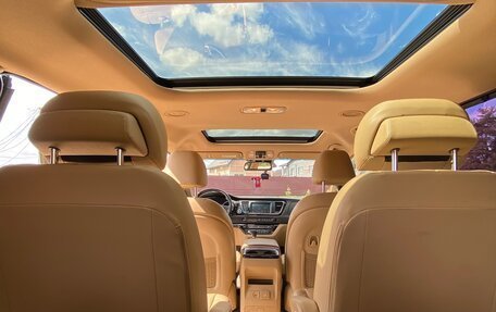 KIA Carnival III, 2018 год, 3 100 000 рублей, 12 фотография