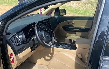 KIA Carnival III, 2018 год, 3 100 000 рублей, 9 фотография
