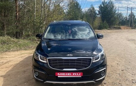 KIA Carnival III, 2018 год, 3 100 000 рублей, 3 фотография