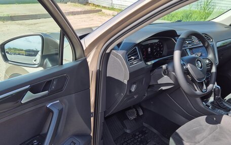 Volkswagen Tiguan II, 2017 год, 1 890 000 рублей, 12 фотография