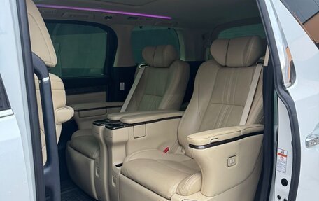 Toyota Alphard III, 2021 год, 7 400 000 рублей, 9 фотография
