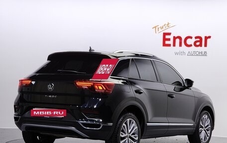 Volkswagen T-Roc I, 2022 год, 1 850 005 рублей, 2 фотография