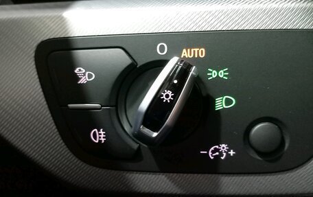 Audi A4, 2017 год, 2 375 000 рублей, 15 фотография