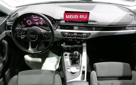 Audi A4, 2017 год, 2 375 000 рублей, 10 фотография