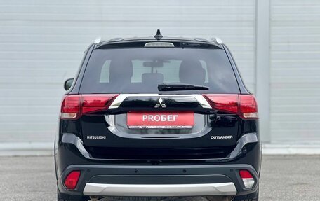 Mitsubishi Outlander III рестайлинг 3, 2018 год, 1 955 000 рублей, 3 фотография
