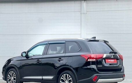 Mitsubishi Outlander III рестайлинг 3, 2018 год, 1 955 000 рублей, 8 фотография