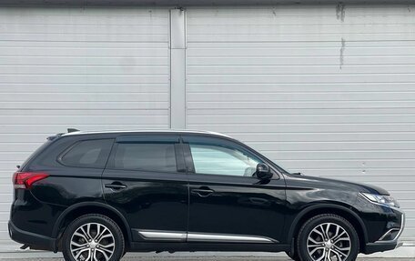 Mitsubishi Outlander III рестайлинг 3, 2018 год, 1 955 000 рублей, 6 фотография