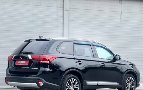 Mitsubishi Outlander III рестайлинг 3, 2018 год, 1 955 000 рублей, 9 фотография