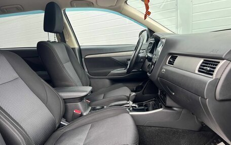 Mitsubishi Outlander III рестайлинг 3, 2018 год, 1 955 000 рублей, 16 фотография