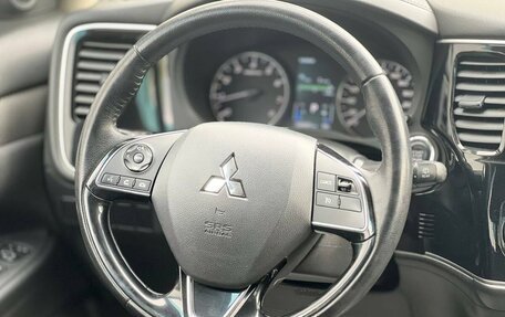 Mitsubishi Outlander III рестайлинг 3, 2018 год, 1 955 000 рублей, 14 фотография