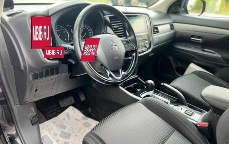 Mitsubishi Outlander III рестайлинг 3, 2018 год, 1 955 000 рублей, 11 фотография