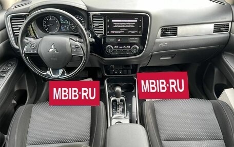 Mitsubishi Outlander III рестайлинг 3, 2018 год, 1 955 000 рублей, 13 фотография