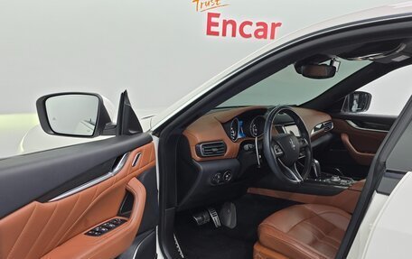 Maserati Levante I, 2020 год, 4 225 000 рублей, 9 фотография