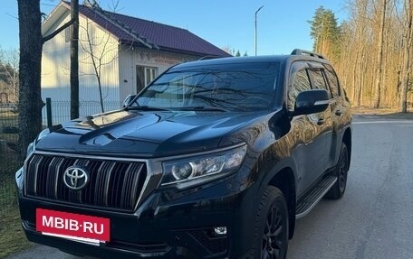 Toyota Land Cruiser Prado 150 рестайлинг 2, 2021 год, 5 950 000 рублей, 2 фотография