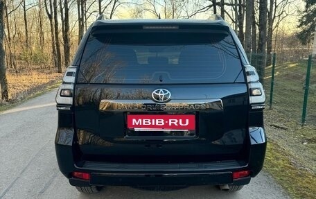 Toyota Land Cruiser Prado 150 рестайлинг 2, 2021 год, 5 950 000 рублей, 3 фотография