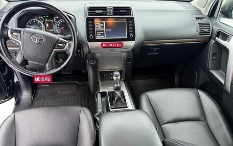 Toyota Land Cruiser Prado 150 рестайлинг 2, 2021 год, 5 950 000 рублей, 6 фотография