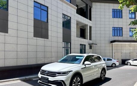 Volkswagen Tiguan II, 2022 год, 2 010 100 рублей, 1 фотография
