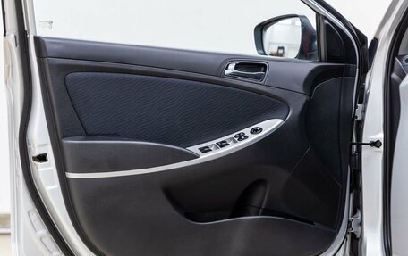 Hyundai Solaris II рестайлинг, 2011 год, 918 000 рублей, 33 фотография