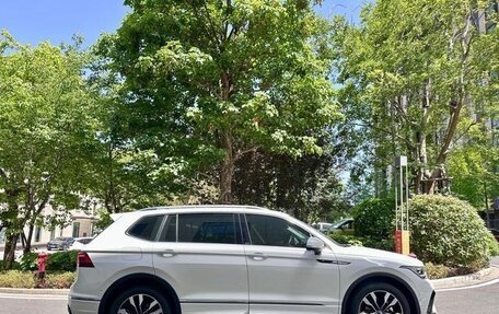 Volkswagen Tiguan II, 2022 год, 2 010 100 рублей, 3 фотография
