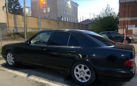 Mercedes-Benz E-Класс, 2000 год, 240 000 рублей, 3 фотография