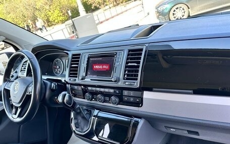 Volkswagen Multivan T6 рестайлинг, 2019 год, 5 500 000 рублей, 13 фотография