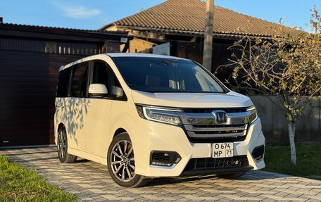 Honda Stepwgn IV, 2018 год, 2 590 000 рублей, 2 фотография