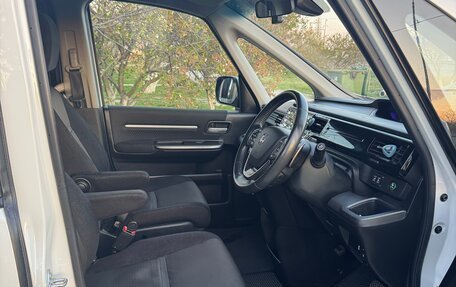 Honda Stepwgn IV, 2018 год, 2 590 000 рублей, 14 фотография
