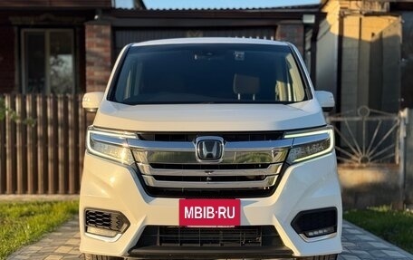 Honda Stepwgn IV, 2018 год, 2 590 000 рублей, 3 фотография