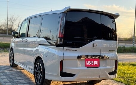 Honda Stepwgn IV, 2018 год, 2 590 000 рублей, 5 фотография