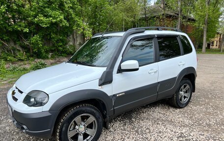Chevrolet Niva I рестайлинг, 2017 год, 710 000 рублей, 4 фотография