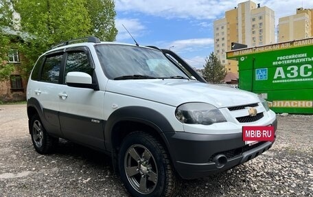 Chevrolet Niva I рестайлинг, 2017 год, 710 000 рублей, 2 фотография