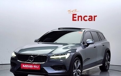 Volvo V60 Cross Country II, 2022 год, 3 160 000 рублей, 1 фотография