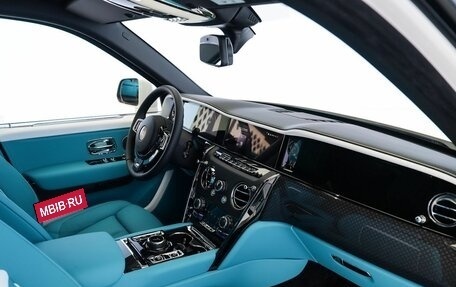 Rolls-Royce Cullinan, 2025 год, 90 000 000 рублей, 14 фотография