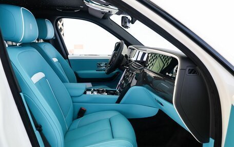 Rolls-Royce Cullinan, 2025 год, 90 000 000 рублей, 16 фотография
