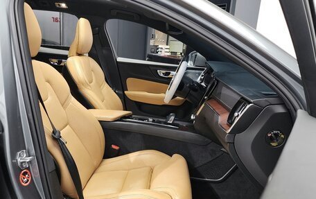 Volvo V60 Cross Country II, 2022 год, 3 160 000 рублей, 11 фотография