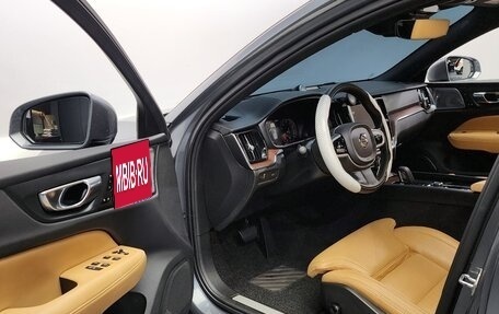 Volvo V60 Cross Country II, 2022 год, 3 160 000 рублей, 10 фотография
