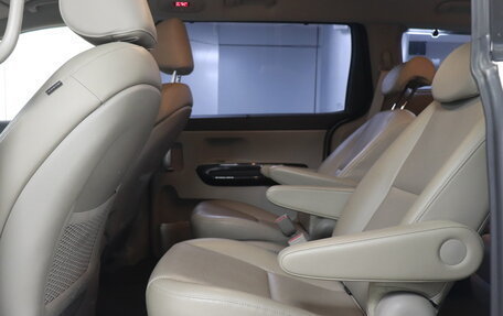 KIA Carnival III, 2018 год, 2 344 000 рублей, 10 фотография